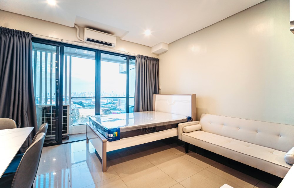 Small Studio with Balcony (32 sqm.)
